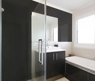 17 Sunshine Crescent, Caloundra West QLD 4551 - House For Rent | Do... - Photo 6