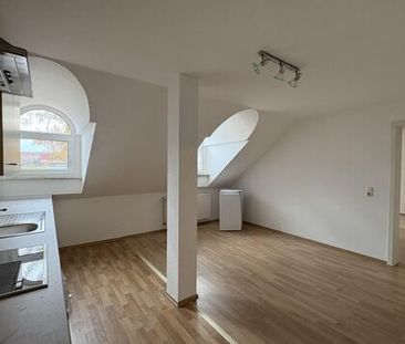 Charmante Dachgeschosswohnung mit Einbauküche in Meerane - Photo 6