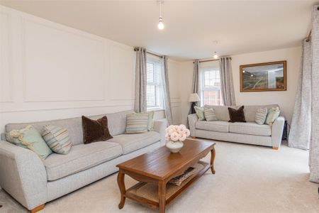 4 bed House - Detached To Let - Photo 2
