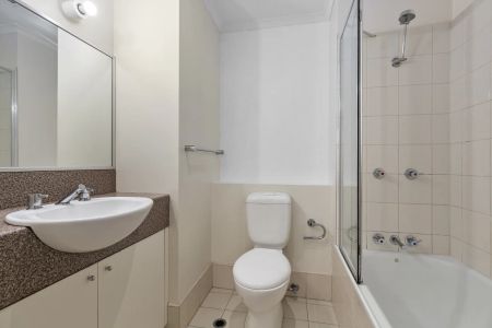 Stylish Living on St Kilda Road - Photo 5