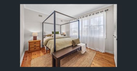 Charming and well-maintained family home close to the Lake - Photo 5