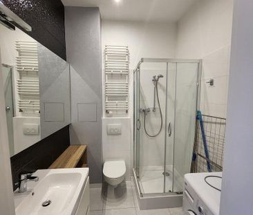 Komfortowe 2 pokoje w centrum z windą i piwnicą. - Photo 2