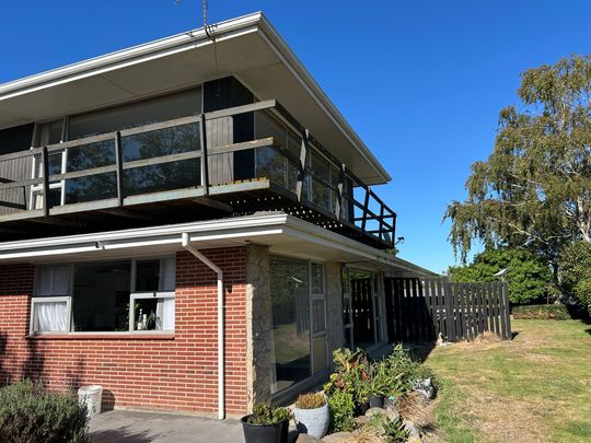 Five Bedrooms In Templeton - Photo 1