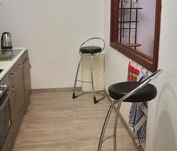 2-ZKB, vollmöbliert mit EBK & Balkon/Terrasse – barrierearm - Foto 1