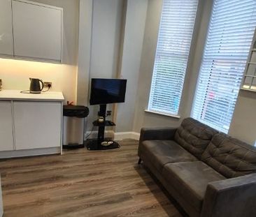 Apt 1, 61 Eglantine Avenue, Belfast BT9 6EW - Photo 1