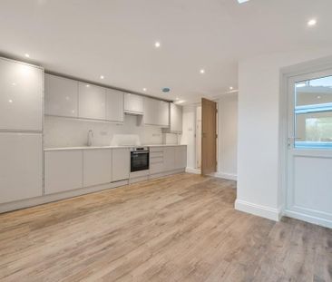 3 bedroom ground floor flat to rent - Photo 3