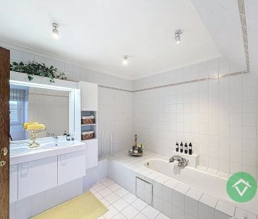 Exclusieve alleenstaande villa met zonnige tuin in een gegeerde woo... - Photo 3