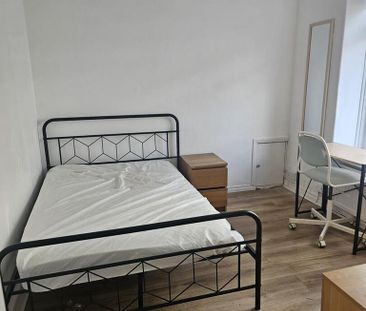 4 bedroom terraced house to rent - Photo 2