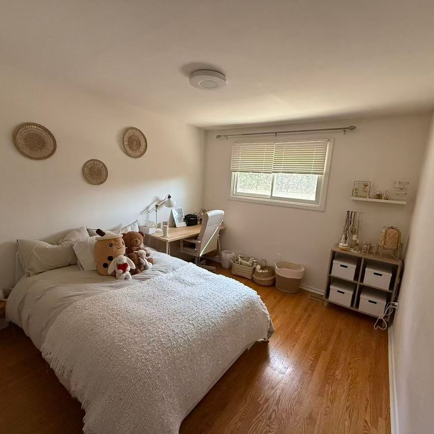 For Lease - 657 SEVILLA PARK Place Unit# Room #1, London East, Ontario - Photo 1