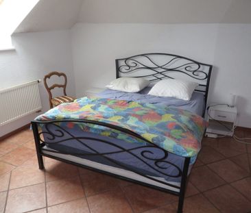 Charmant appartement mansardé de 3,5 pièces dans un petit immeuble. - Foto 3
