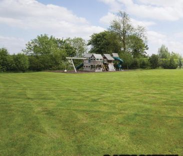 Roundhill, Kirby Muxloe - Photo 2