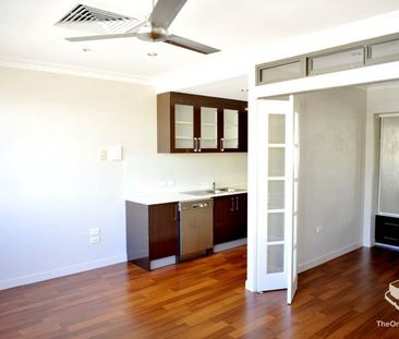 RENOVATED SEMI-FURNISHED UNIT IN THE VALLEY - Photo 2