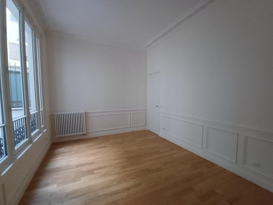 location Appartement T5 DE 131.15m² À PARIS - Photo 1