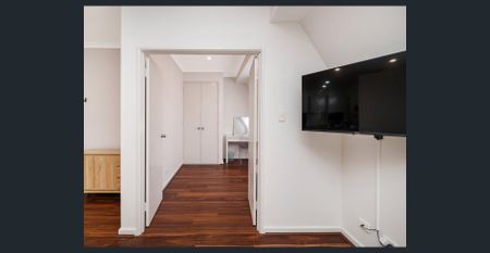 Lifestyle Location in the heart of the village. - Photo 2