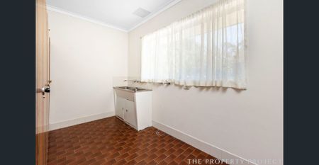 PERFECTLY MAINTAINED FAMILY HOME - Photo 5