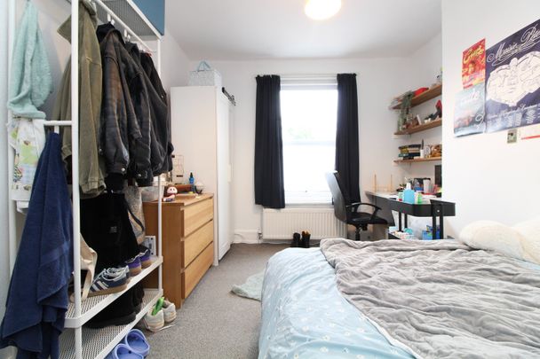 7 Bed Semi-Detached House, Oxford Road, SO14 - Photo 1