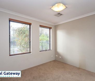 132 Lyon Road, AUBIN GROVE WA 6164 - Photo 6