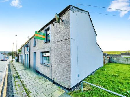 Upper High Street, TREDEGAR - Photo 3