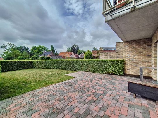 Gelijkvloers appartement met 1 slpk en garage - Photo 1