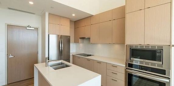 Shoreline West End - 2 Bedroom + Den Penthouse - Available Now - Photo 2