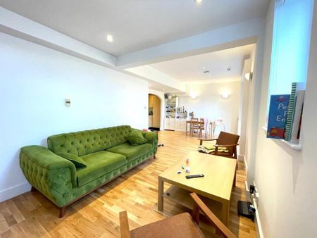 3 bedroom flat to rent - Photo 3