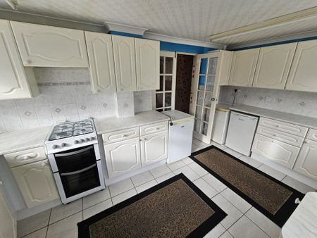 3 bedroom terraced house to rent - Photo 5
