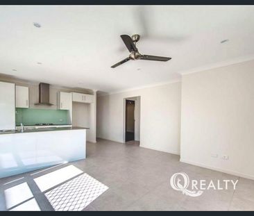 🏡Well Located Family Home Close to Ammenities! - Photo 6