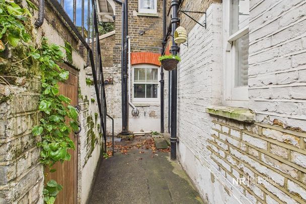 2 bedroom ground floor flat to rent - Photo 1