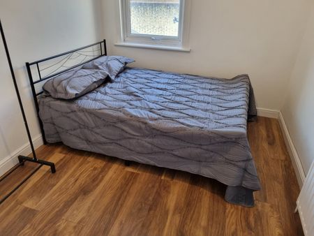 5 Bed Terraced House, Durham Road, E16 - Photo 4