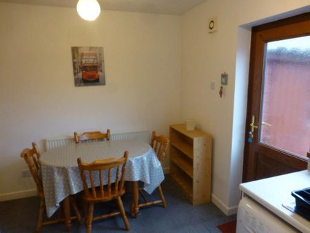 2 bedroom terraced house to rent - Photo 4