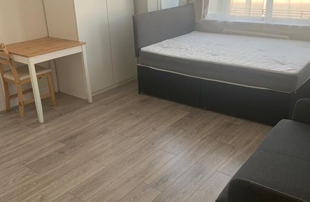 Tooting Bec Road SW187 8BQ - Photo 2