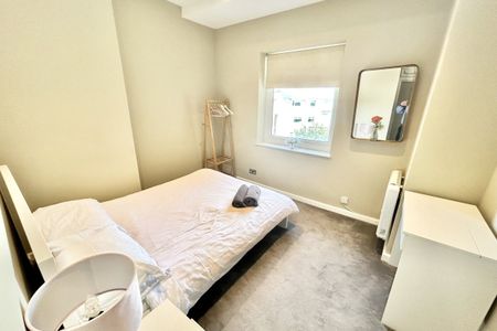 South Parade - Photo 4