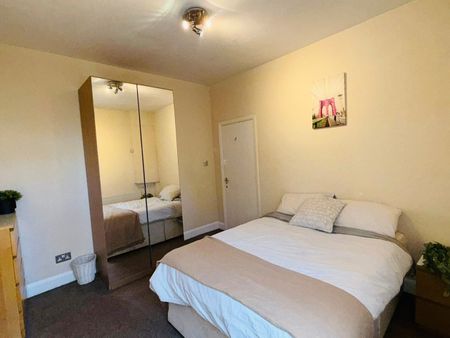 2 Bed Flat, Harbut Road, SW11 - Photo 3