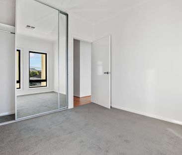 Spacious townhouse in Magill - Photo 5