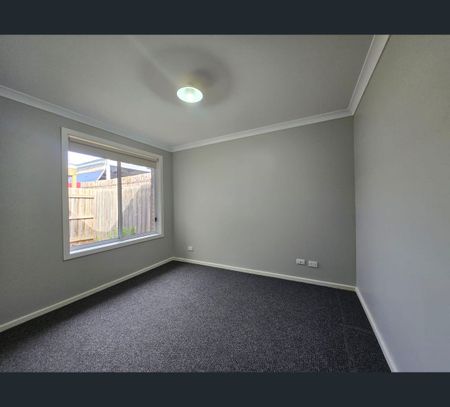 2/29 Lady Penrhyn Drive, Wyndham Vale, Vic 3024 - Photo 3