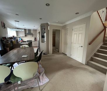 Spacious 4 Bedroom Family Home – Westlake Zone - Photo 3