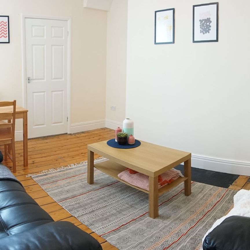 Three Bedroom Flat Victoria Avenue - Photo 1