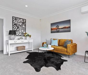 Sunny 2BR Onehunga Unit w/ large garden & Parking! - Photo 4