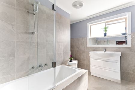 Modern Living Awaits: Stylish 2-Bedroom Unit in Deer Park! - Photo 4