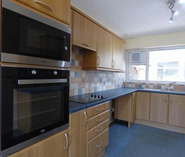 3 bedroom semi-detached house to rent - Photo 6