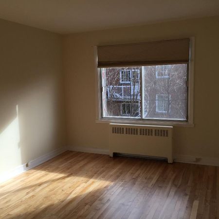 6 1/2 Upper Duplex, Very Conveniently Located in Ville St. Laurent - Photo 3