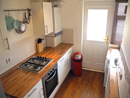 2 bedroom flat to rent - Photo 4