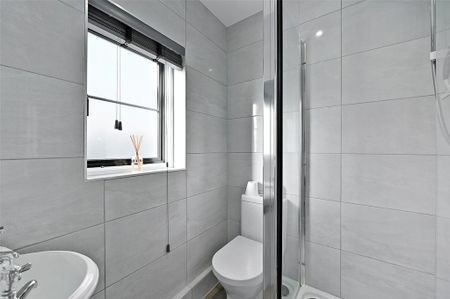 2 bedroom semi-detached house to rent - Photo 5