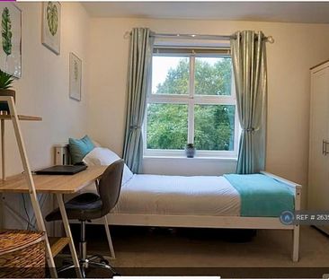 1 bedroom in a flat share to rent - Photo 4