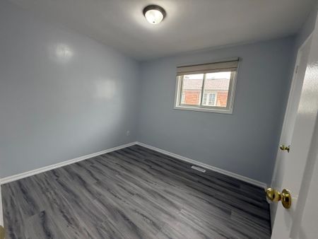 For Lease - 3172 Mallbridge Crescent, Mississauga, Ontario - Photo 2