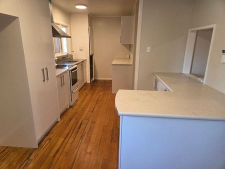 Charming 3BR Home - Photo 5