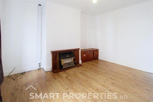 3 bedroom end of terrace house to rent - Photo 1