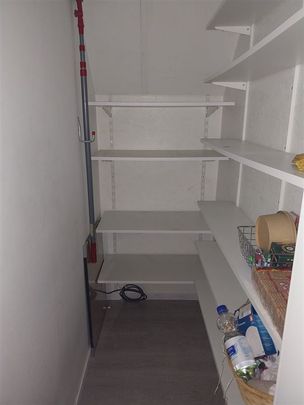 TE HUUR: Gemeubeld dakappartement met 2 slaapkamers te Heusden! - Foto 1