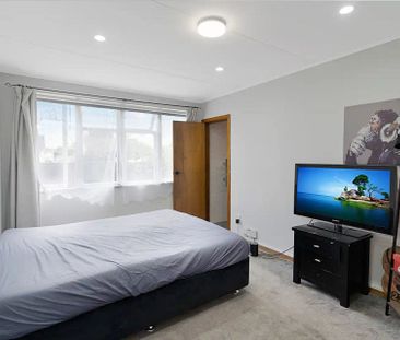 Charming 3BR Home with Garden! - Photo 1