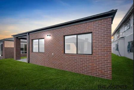 5 Patterdale Street, Tarneit VIC 3029 - Photo 2